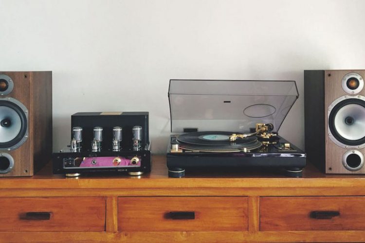 The Impact of Powered Speaker Placement on Sound Quality: A Guide for Turntable Enthusiasts